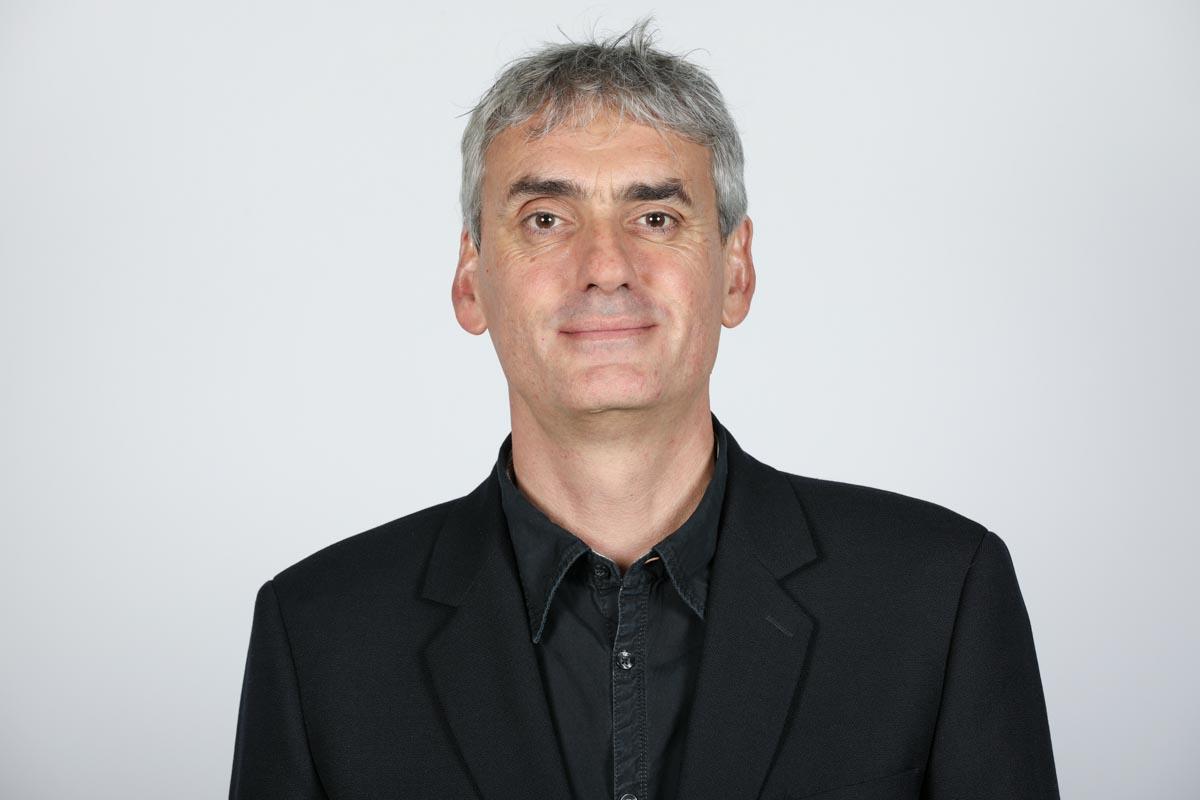 Gilles Namur présente la ville sans publicité : l’exemple de Grenoble et la suppression des panneaux publicitaires dans l’espace public.